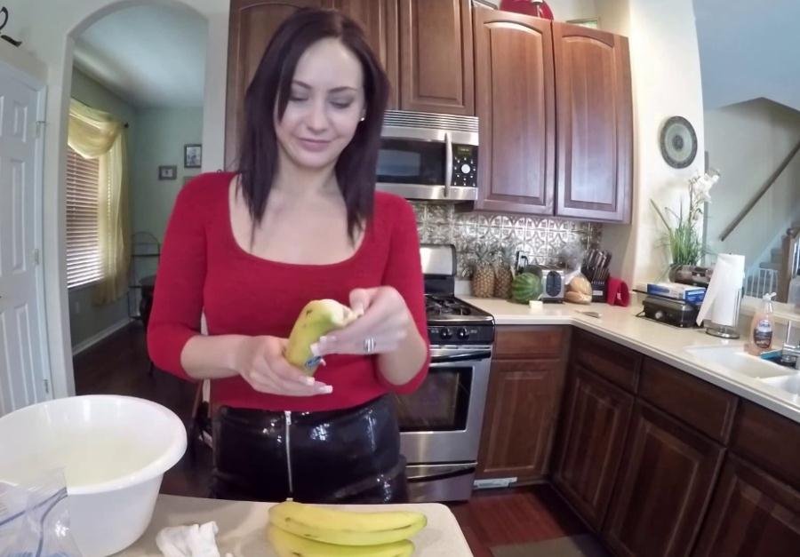PooAlexa: (PooAlexa (Jessica Valentino)) - Baking Banana Muffin’s  [FullHD 1080p / 1.33 GB] - Solo / Scat