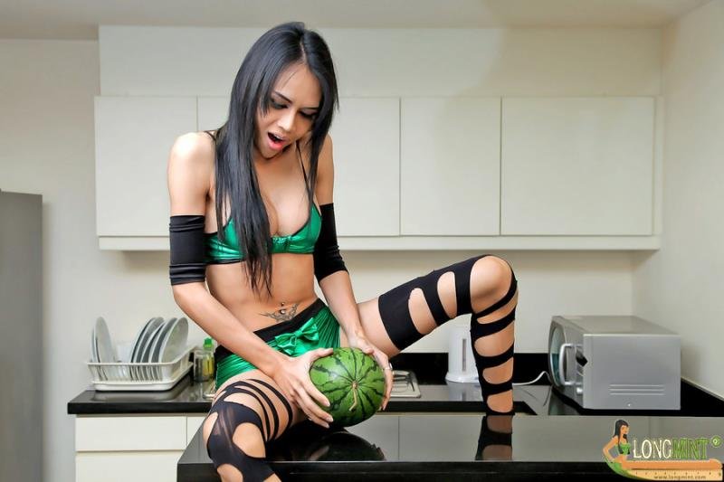 Longmint: (Mint) - Ill Show You How To Fuck A Watermelon [HD720p / 192 MB] - Transsexual / Masturbation