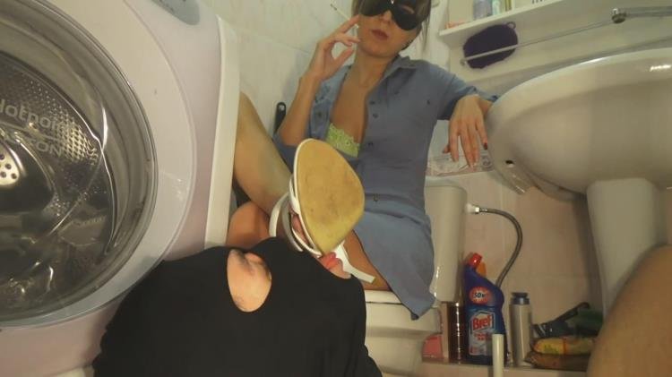 : () - Slave in the toilet of Mistress Emily [FullHD / 513 MB]