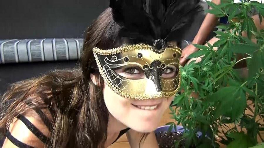ManyVids.com: (Unknown Tiny Dutch) - Rumble in the weed jungle [FullHD 1080p / 1.93 GB] - Amateur, Bukkake