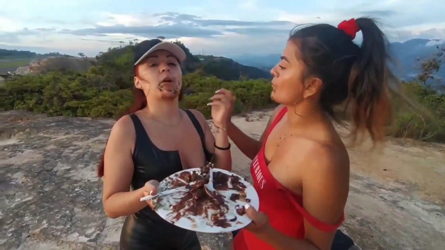 Outdoor: (Scarlethot) - Making a poop cake at the airport [FullHD 1080p] - Lesbians, Eat