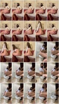 Poop: (Markovna) - Shit in my friend’s toilet and hotel [UltraHD 4K] - Amateur, Solo