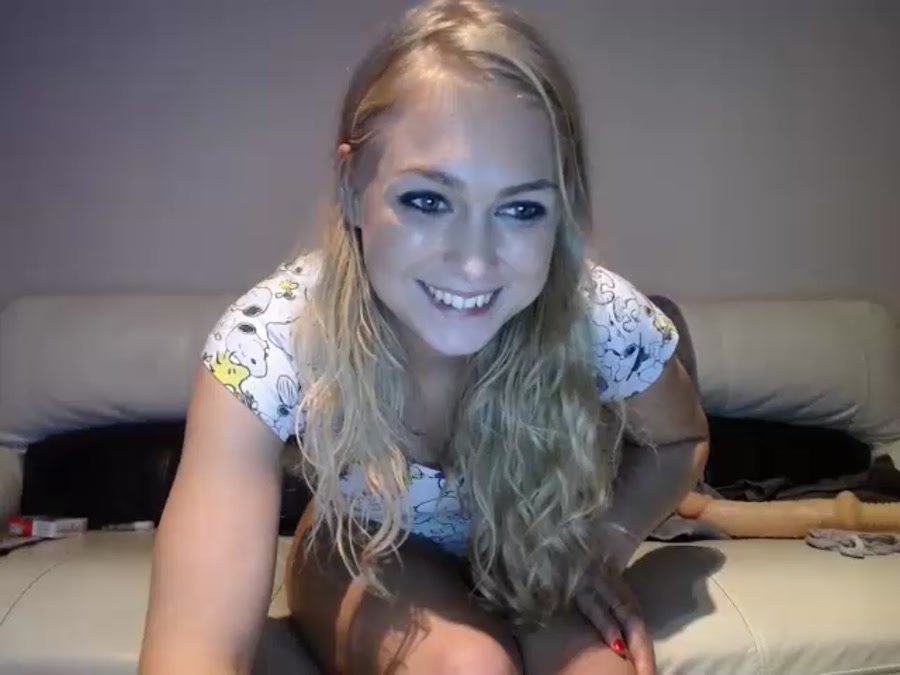 Chaturbate: (Siswet19) - Chaturbate 216 [SD / 990 MB] - Dildo / Solo