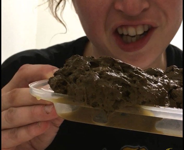(TinaAmazon) - Awesome Public Creamy Poop Tasting [FullHD 1080p / 760 MB] - Dirty, Drink Urine, Scat