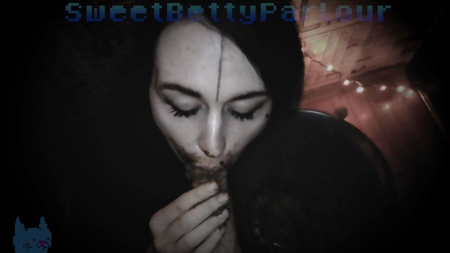 (SweetBettyParlour) - UNDEGROUND SCAT 2 [HD 720p / 720 MB] - Poop / Shit