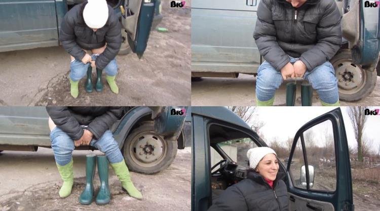 NurdaSeine: (Kukolka) - Kukolka - Urine in rubber boots1 [HD / 350 MB]