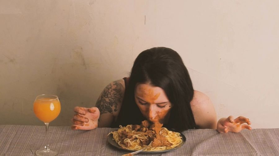 Solo: (SweetBettyParlour) - Play With Scat and Food [4k UltraHD] - Russian, Shit Eater