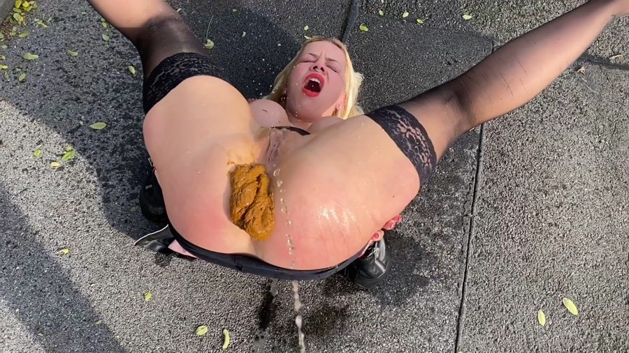 Defecation: (SteffiBlond) - I piss and shit myself - as cool as ever with Devil Sophie [UltraHD 4K] - Milf, Solo