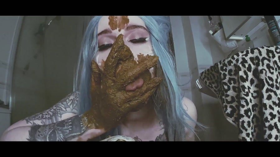 Solo: (DirtyBetty) - ITS ALIVE! scat poop fetish [FullHD 1080p] - Eating, Shit
