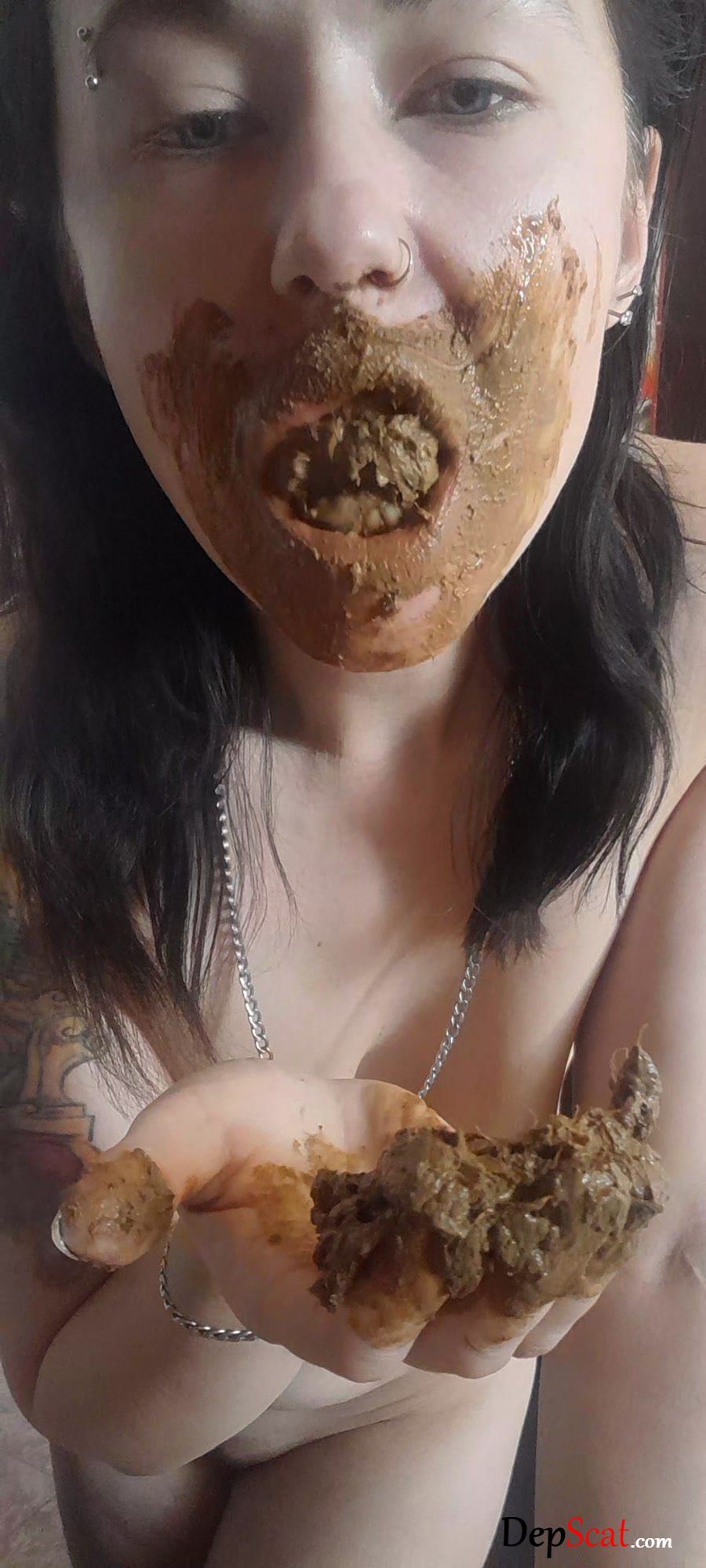 Poop Videos: (LiliXXXFetish) - Poo Naked in Kitchen Sink, Smearing Face, Mouth Full of Poo [UltraHD 2K] - Eating, Solo