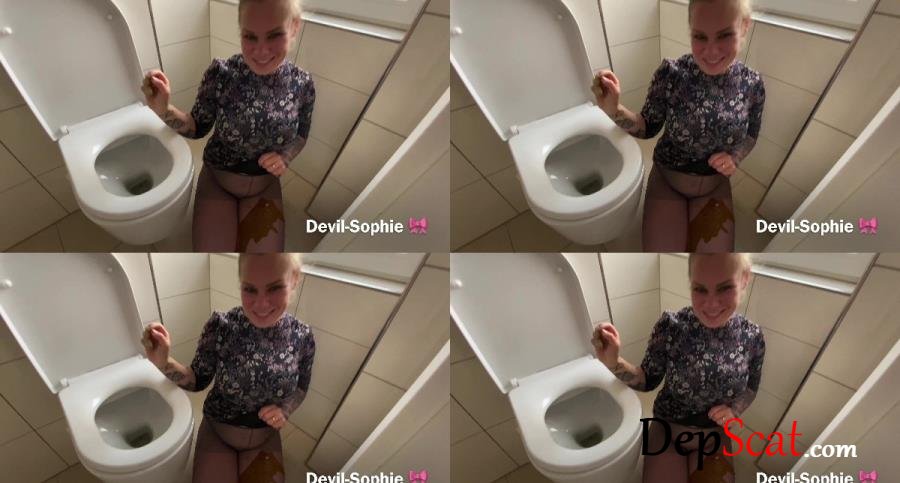 MDH: (Devil Sophie (SteffiBlond)) - Come and shit on my nylon tights - violent diarrhea [UltraHD] - Scat, Piss, Toilet