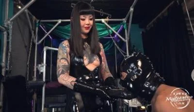 Mistress Patricia - Patrica Is Using A Big Black Rubber Cock [HD 720p] 249.2 MB