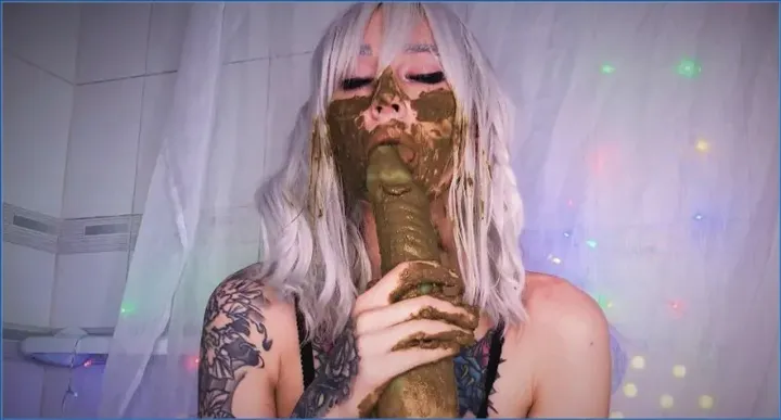 DirtyBetty - Scat Girl Versus Kinky Dragon Dick, Shitting & Smearing - Extreme Porn Video on XXXExtreme