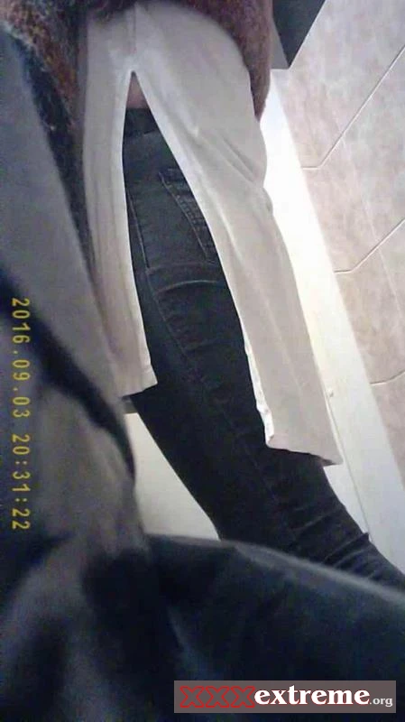 hidden camera in the women's toilet of the institute [SD] 1.98 GB