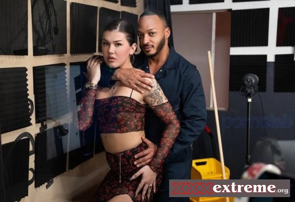 Daisy Taylor & Dillon Diaz - Blowing Her While She Blows [FullHD 1080p] 686.3 MB