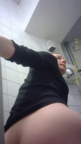 hidden camera in the women's toilet of the institute [SD] 2.77 GB