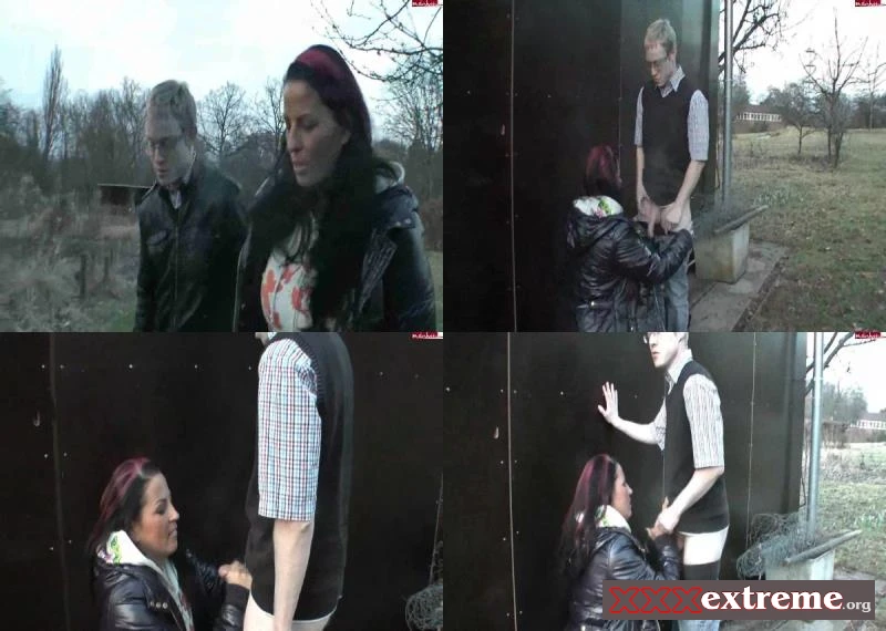 dirty-danni - Mitten im Park vollgewichst und stehen lassen [HD 720p] 37.3 MB