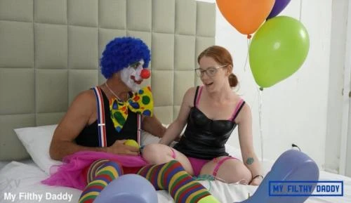 Amy Quinn - Kinko the Clown has a pee party with lil Amy [FullHD 1080p] 520.4 MB