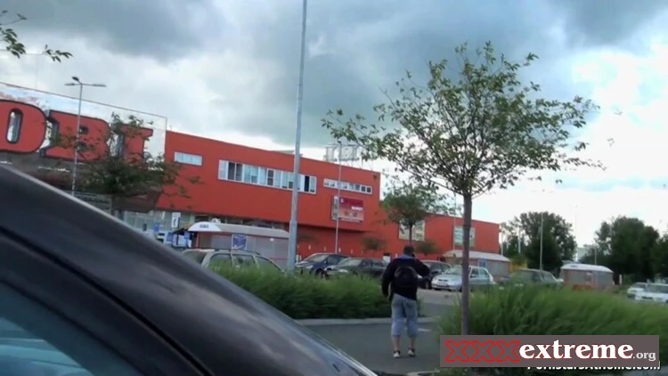 Satisfied Shopper Marks Her Territory [FullHD 1080p] 743.2 MB