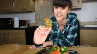 Sunday Dinner [HD 720p] 59.6 MB