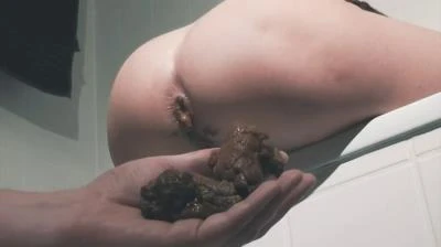 Preview of A Shit In a Customers Hand [HD 720p] 6.85 MB