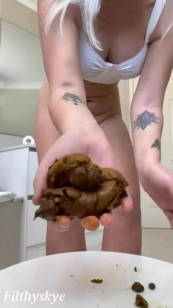 Shitting Girl 71 [SD] 14.4 MB