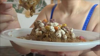 Delicious Shit Cake [SD] 417 MB