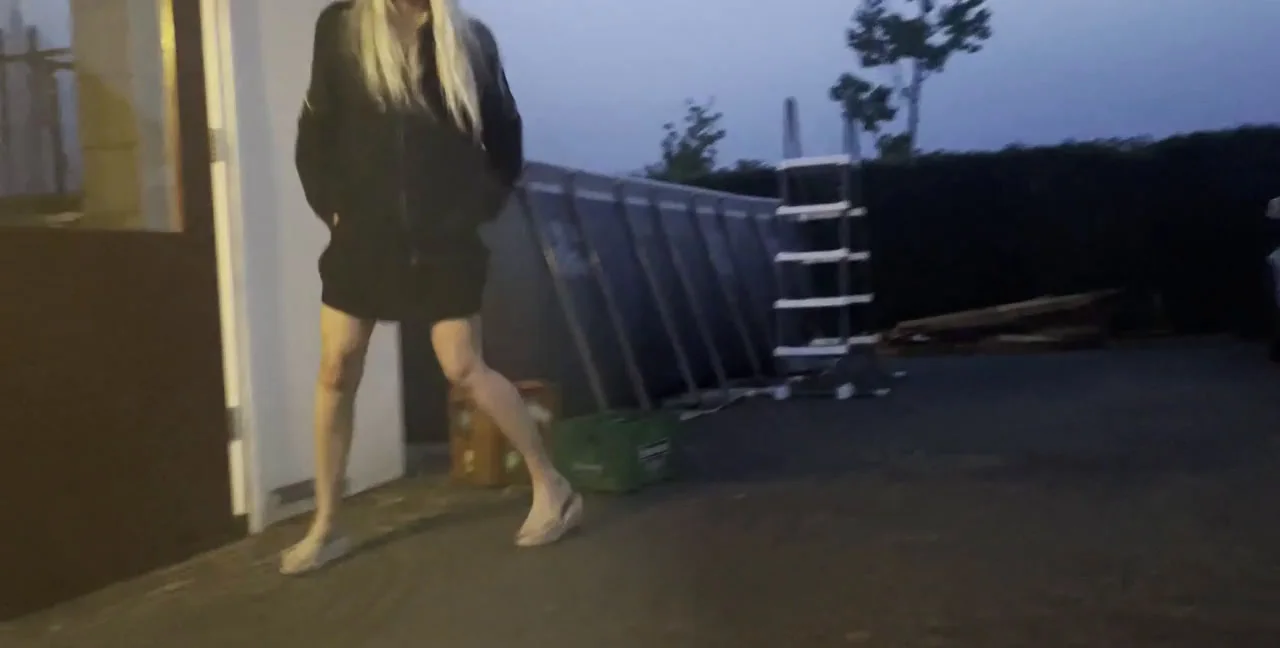 Siswet: Outdoor Toilet Slave Pee Play with a Netherlands Twist download on XXXExtreme