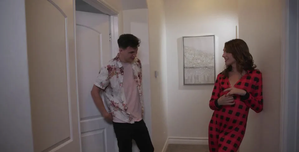 Trans Goddess Jayne Calloway Dominates Her Slumber Party - Extreme Porn Video on XXXExtreme