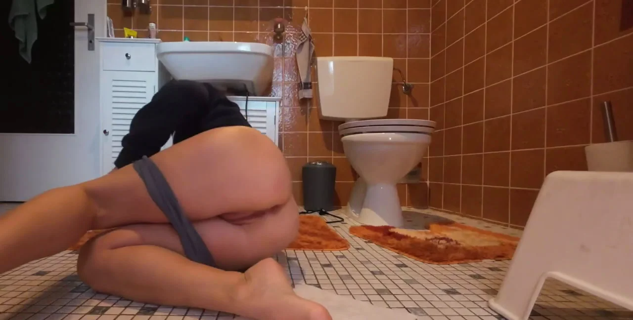 Smear Shit 2 - Femdom Scat - Toilet Slave - Copro - Kaviar - Extreme Porn Video on XXXExtreme
