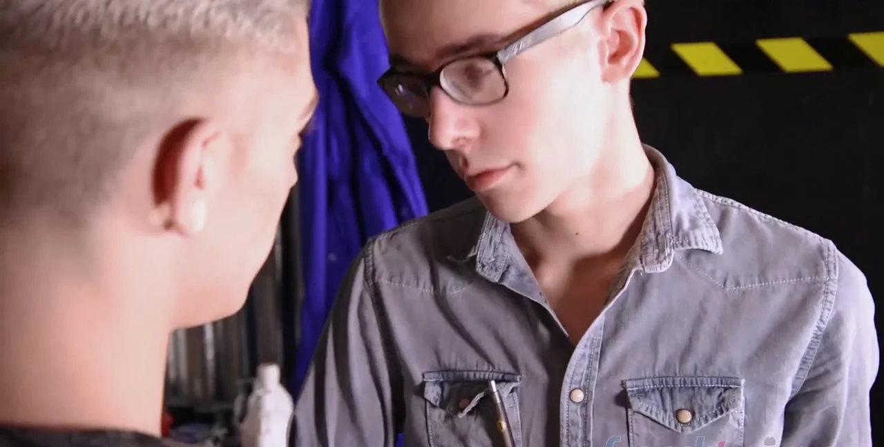 A cum shock for the electrician apprentice - Gay - Twink - Extreme Porn Video on XXXExtreme