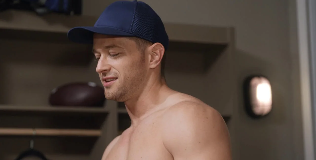 Cocky Coach Damian Night & Johnny Donovan: Muscular Twink Action - Extreme Porn Video on XXXExtreme