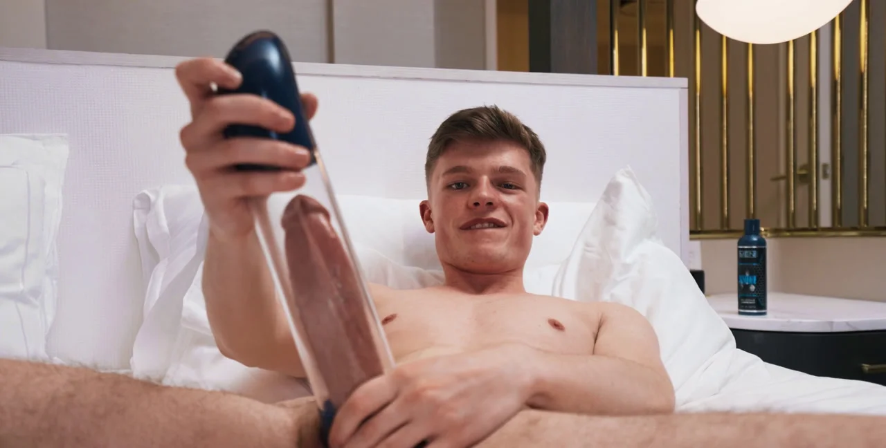 Twink Unboxing Hard Muscles - Men - Gay - Bareback - popular extreme video on XXXExtreme