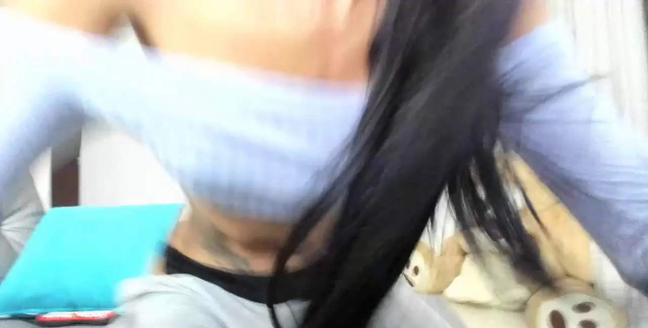 Solo Shemale: Laura Ojeda Riascos Strokes Her Huge Cock! - Extreme Porn Video on XXXExtreme