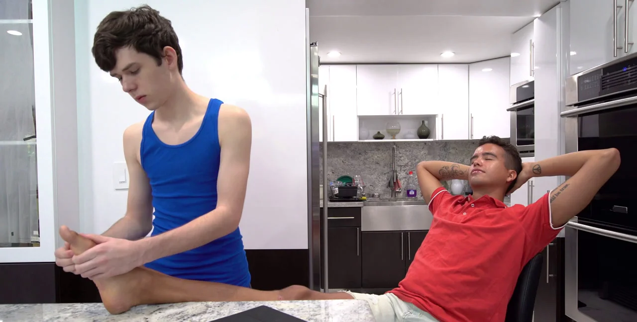 Dakota Lovell Takes Johnny Bandera for a Ride: A Twink Flip-Flop - Extreme Porn Video on XXXExtreme