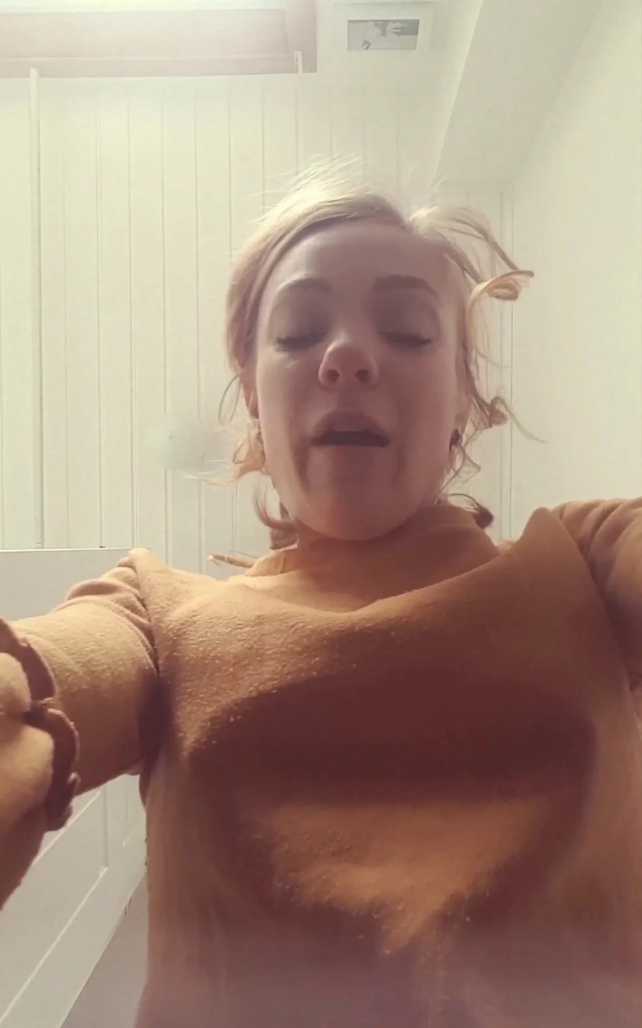 Spankmepink aka Tilly Farts in Toilet Slave Feet Domination - Extreme Porn Video on XXXExtreme