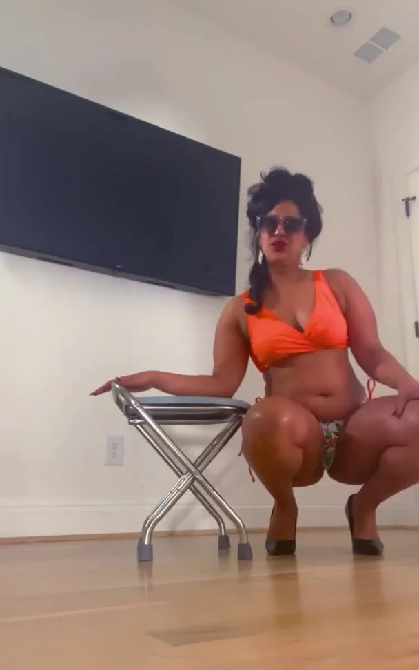 Bossy Delilah: The Top Toilet Slave Show - Femdom Scat - related extreme video on XXXExtreme