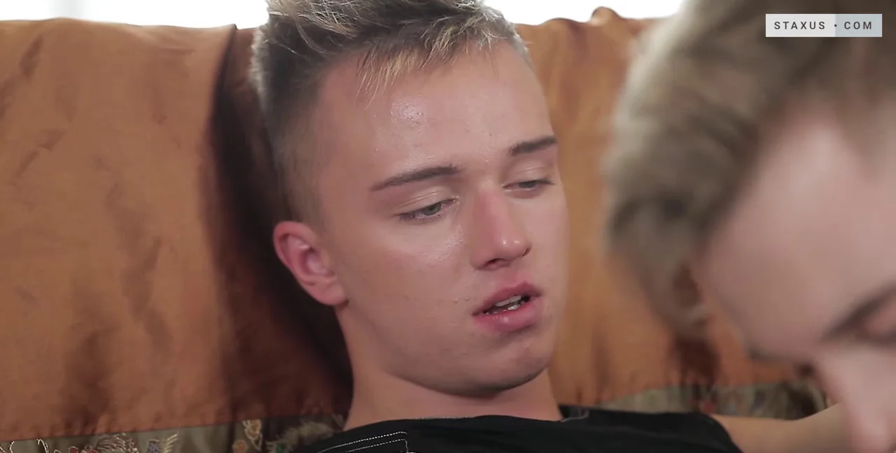Julian Fox & Mark Flynn - Twink Bareback Fuck Date - Gay - popular extreme video on XXXExtreme