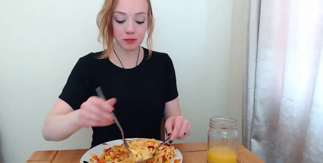 Spankmepink aka Tilly Farts - Dine And Dump - Femdom Scat - Extreme Porn Video on XXXExtreme
