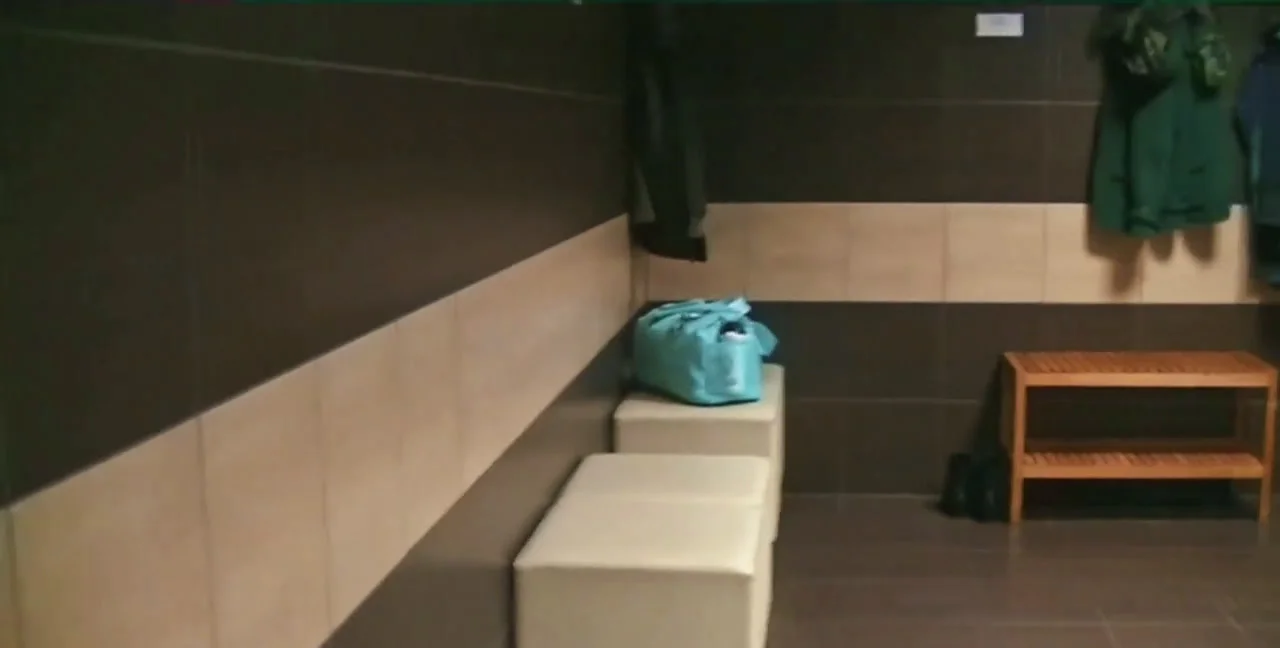 In The Gym - Femdom Scat - Toilet Slave - Copro - Kaviar - Extreme Porn Video on XXXExtreme
