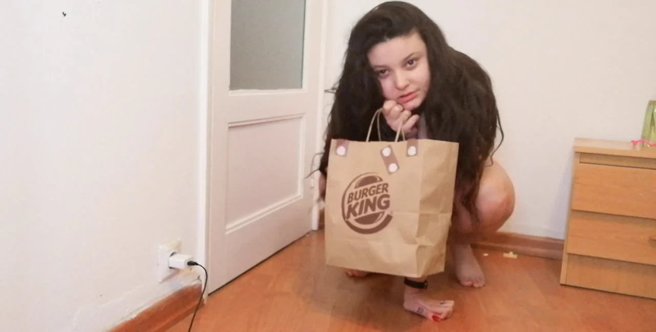 Badkithy: Shit Burger Fetish - Femdom Scat - Toilet Slave - popular extreme video on XXXExtreme