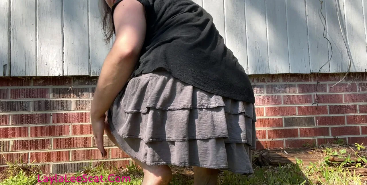 Layla Lee's First Outdoor Scat Video - Femdom Scat download on XXXExtreme