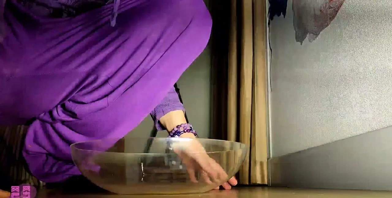 Holding It Solo: Kitty Skatt's Long, Painful Shit! - Femdom Scat - Extreme Porn Video on XXXExtreme