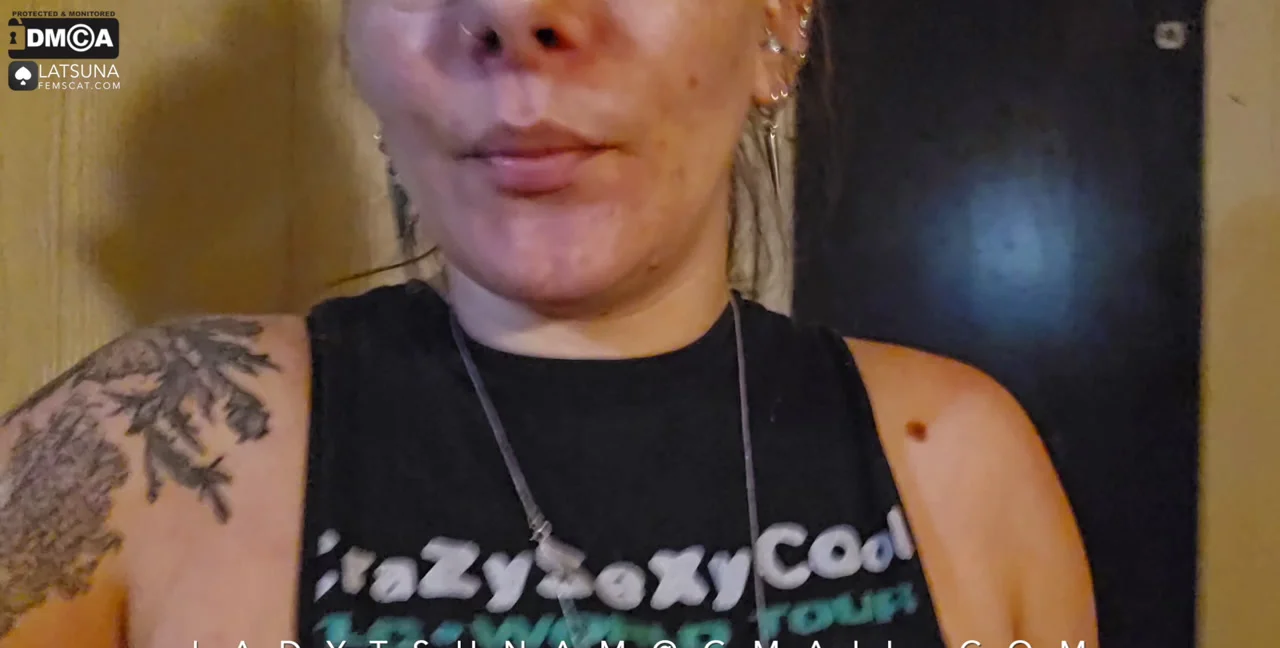 Lady Tsunami's Park Pooping Clip - Femdom Scat - Toilet Slave - popular extreme video on XXXExtreme