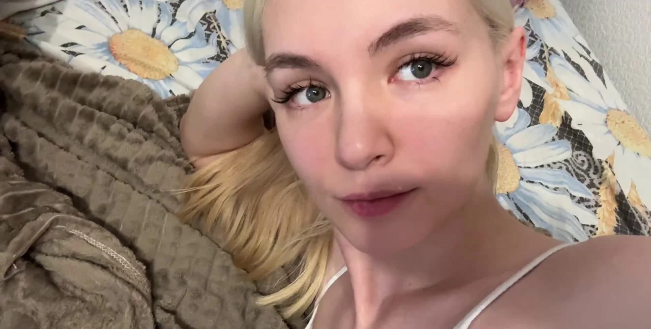 Gilticus - Cute Russian Tranny: An Atmospheric Solo Masturbation Show - popular extreme video on XXXExtreme