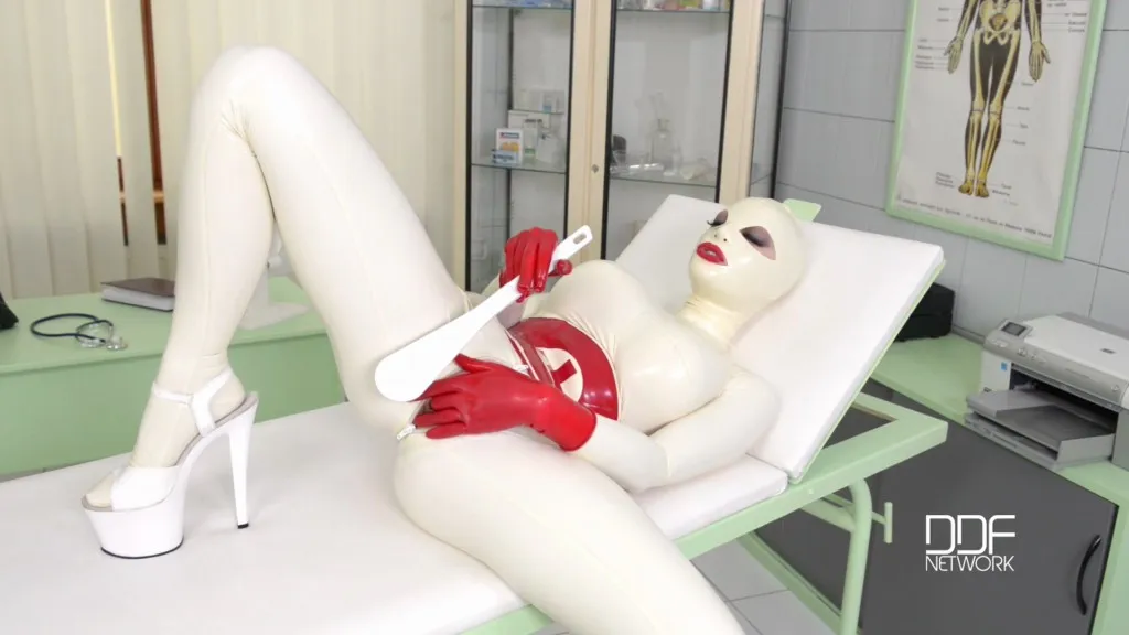 Toy Play with Latex Lucy: A Night of Massturbation and Kink Treasures FullHD 1080p - Extreme Porn Video on XXXExtreme