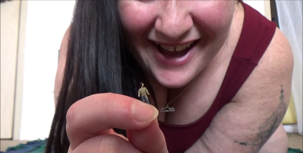 Giantess Samantha Starfish Shits Right in Your Face! - Femdom Scat download on XXXExtreme