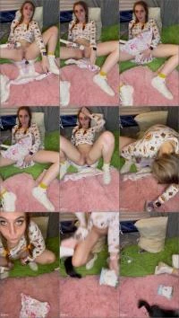 crapped n came in this thick diaper [HD 720p] 126.69 MB