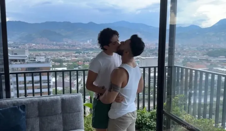 Outdoorsy Muscle Men: Camilo Lopez & Enrique Mudu in Bareback Oral Action HD 720p - popular extreme video on XXXExtreme