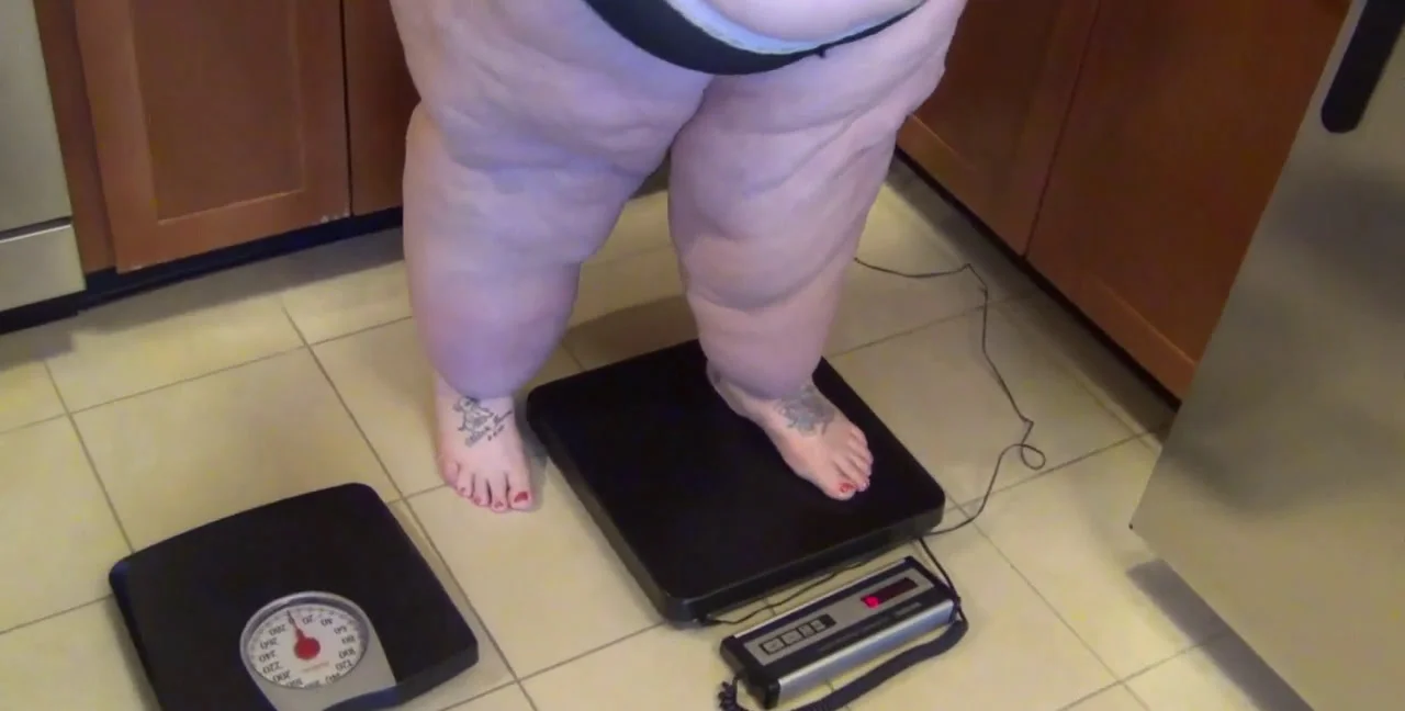Atmospheric FEMDOM: Savannah's Weigh-In & Trample with POV - related extreme video on XXXExtreme